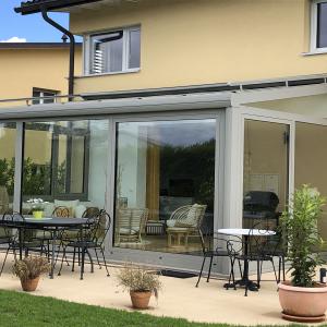 Veranda Veranco Agate avec store de toiture
